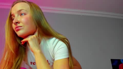 Mila online show from 11/17/25, 08:31