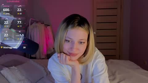 Snapshot of silly___woman chatting on 07/28/26, 07:39 silly___woman online show from 07/28/26, 07:39