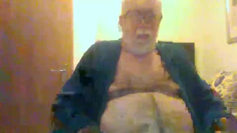 Snapshot of sillyoldman45221063 chatting on 04/04/26, 08:50 sillyoldman45221063 online show from 04/04/26, 08:50
