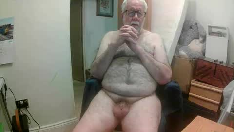 Snapshot of sillyoldman45221063 chatting on 04/05/26, 09:45 sillyoldman45221063 online show from 04/05/26, 09:45