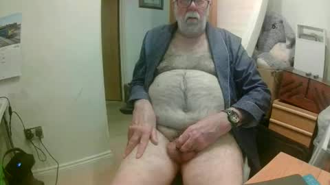 Snapshot of sillyoldman45221063 chatting on 04/06/26, 08:10 sillyoldman45221063 online show from 04/06/26, 08:10