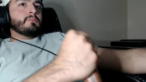 Snapshot of silva1018 chatting on 10/25/25, 05:48 Alvaro online show from 10/25/25, 05:48