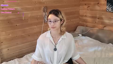 Snapshot of silvadevil chatting on 12/18/25, 11:16 Kate online show from 12/18/25, 11:16