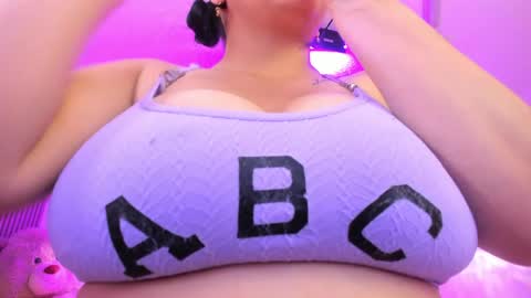 Snapshot of silvana_monroe chatting on 05/07/26, 01:05 SIlvana online show from 05/07/26, 01:05