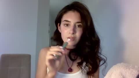 Snapshot of silverbloom chatting on 09/11/25, 04:40 Kamila online show from 09/11/25, 04:40