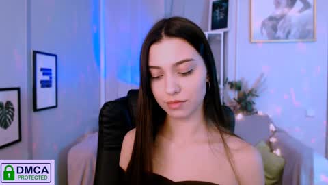 Snapshot of silvia_queen1 chatting on 12/22/24, 08:47 Silvia nude in pvt  online show from 12/22/24, 08:47