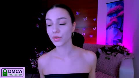 Snapshot of silvia_queen1 chatting on 12/24/24, 09:44 Silvia nude in pvt  online show from 12/24/24, 09:44