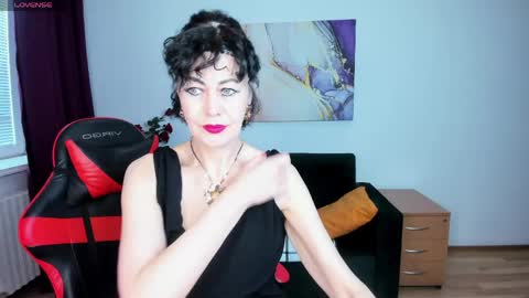 Silvia Wallec online show from 05/06/26, 05:57
