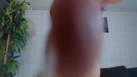 Snapshot of silviavanda chatting on 12/22/25, 07:27 Silvia online show from 12/22/25, 07:27
