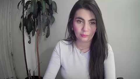 Silvie online show from 12/18/24, 01:05