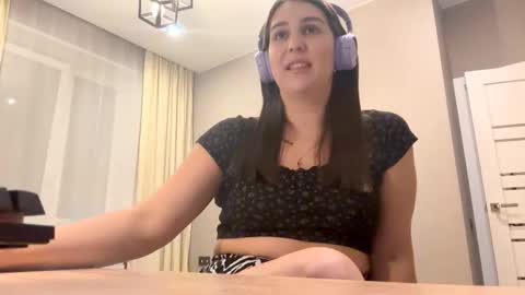 Snapshot of simapickford chatting on 10/03/25, 11:07 Rose online show from 10/03/25, 11:07