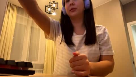 Snapshot of simapickford chatting on 10/06/25, 11:18 Rose online show from 10/06/25, 11:18