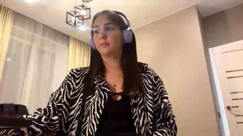 Snapshot of simapickford chatting on 10/08/25, 10:02 Rose online show from 10/08/25, 10:02
