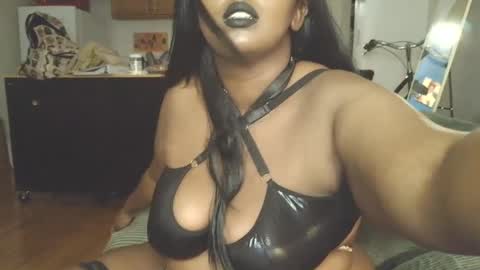 Snapshot of siminfox chatting on 09/18/25, 12:23 Simin Fox online show from 09/18/25, 12:23