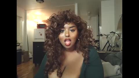 Snapshot of siminfox chatting on 10/14/25, 02:12 Simin Fox online show from 10/14/25, 02:12