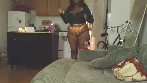 Snapshot of siminfox chatting on 10/27/25, 12:58 Simin Fox online show from 10/27/25, 12:58