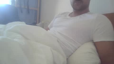 Snapshot of simml98 chatting on 04/08/26, 11:43 Sam online show from 04/08/26, 11:43