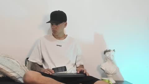 Simon Independent Model online show from 02/25/25, 11:41