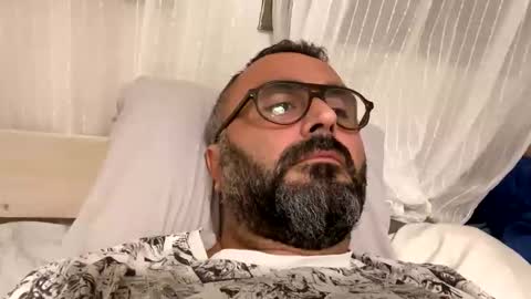 Snapshot of simon_bb chatting on 09/17/25, 08:10 Si online show from 09/17/25, 08:10