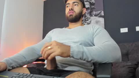 simon_leon01 online show from 12/05/24, 11:38