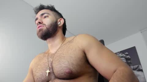 simon_leon01 online show from 10/21/25, 10:43