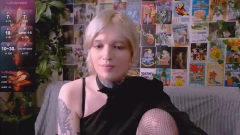 Snapshot of simona_rain chatting on 10/14/25, 01:17 Simona online show from 10/14/25, 01:17