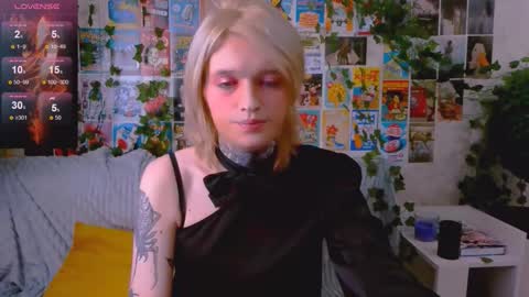 Snapshot of simona_rain chatting on 10/19/25, 12:22 Simona online show from 10/19/25, 12:22