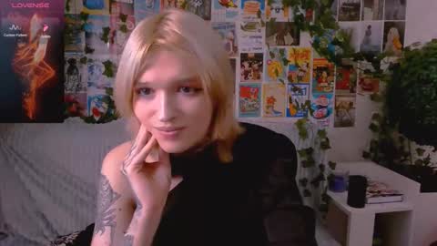 Snapshot of simona_rain chatting on 10/21/25, 10:43 Simona online show from 10/21/25, 10:43