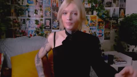 Snapshot of simona_rain chatting on 10/24/25, 01:57 Simona online show from 10/24/25, 01:57