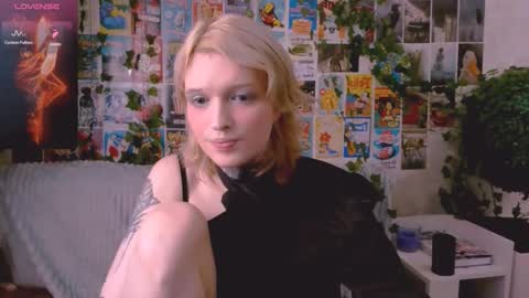 Snapshot of simona_rain chatting on 10/24/25, 09:33 Simona online show from 10/24/25, 09:33