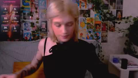 Snapshot of simona_rain chatting on 10/25/25, 10:15 Simona online show from 10/25/25, 10:15
