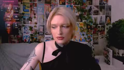 Snapshot of simona_rain chatting on 10/26/25, 11:42 Simona online show from 10/26/25, 11:42
