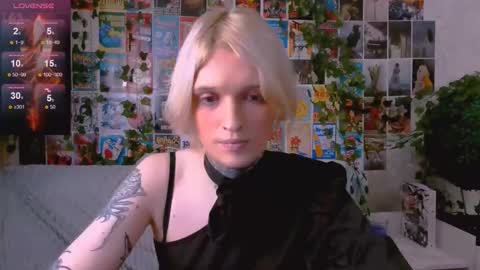 Snapshot of simona_rain chatting on 10/29/25, 10:33 Simona online show from 10/29/25, 10:33