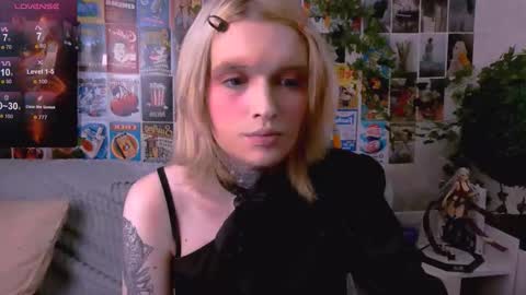 Snapshot of simona_rain chatting on 11/15/25, 12:19 Simona online show from 11/15/25, 12:19
