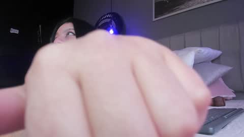 Simone Phill  online show from 12/19/24, 03:08