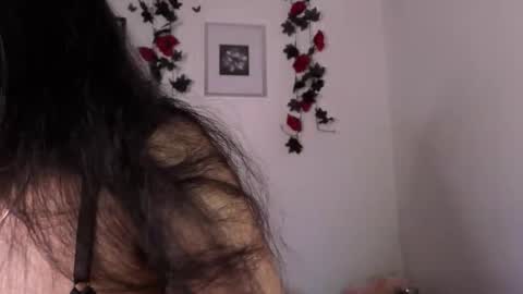 Snapshot of simone_philll chatting on 10/28/25, 08:33 Simone Phill  online show from 10/28/25, 08:33