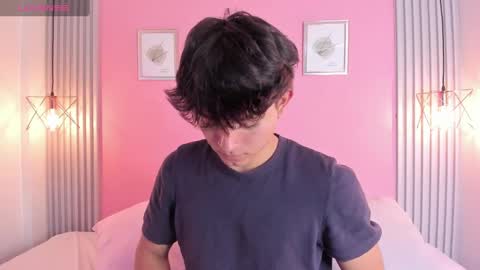 Snapshot of simonlambert__ chatting on 12/13/24, 08:37 Simon online show from 12/13/24, 08:37