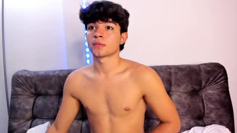 Snapshot of simonlambert__ chatting on 12/20/24, 12:19 Simon online show from 12/20/24, 12:19