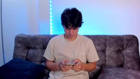 Snapshot of simonlambert__ chatting on 12/21/24, 07:49 Simon online show from 12/21/24, 07:49