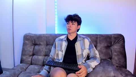 Snapshot of simonlambert__ chatting on 12/22/24, 07:52 Simon online show from 12/22/24, 07:52