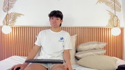 Snapshot of simonlambert__ chatting on 01/02/25, 03:08 Simon online show from 01/02/25, 03:08