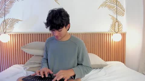 Snapshot of simonlambert__ chatting on 01/03/25, 03:33 Simon online show from 01/03/25, 03:33