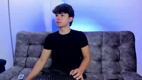 Snapshot of simonlambert__ chatting on 01/17/25, 01:56 Simon online show from 01/17/25, 01:56