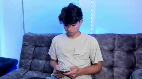 Snapshot of simonlambert__ chatting on 01/18/25, 03:16 Simon online show from 01/18/25, 03:16