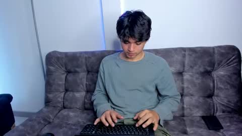 Snapshot of simonlambert__ chatting on 01/21/25, 03:21 Simon online show from 01/21/25, 03:21