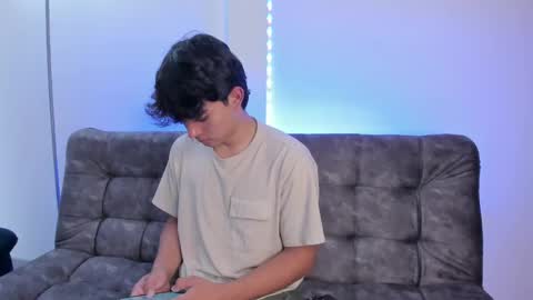 Snapshot of simonlambert__ chatting on 01/28/25, 05:46 Simon online show from 01/28/25, 05:46