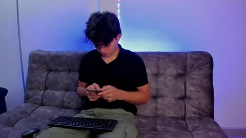 Snapshot of simonlambert__ chatting on 01/29/25, 12:45 Simon online show from 01/29/25, 12:45