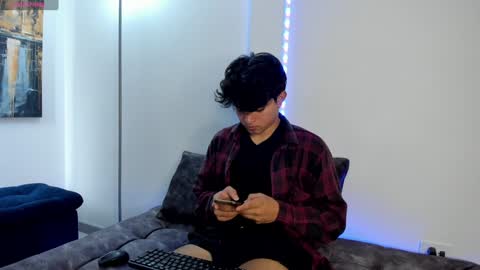 Snapshot of simonlambert__ chatting on 02/01/25, 01:09 Simon online show from 02/01/25, 01:09