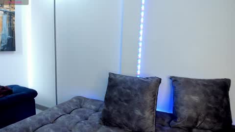 Snapshot of simonlambert__ chatting on 02/01/25, 04:11 Simon online show from 02/01/25, 04:11