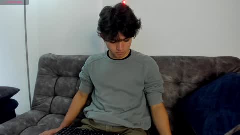 Snapshot of simonlambert__ chatting on 02/04/25, 01:48 Simon online show from 02/04/25, 01:48